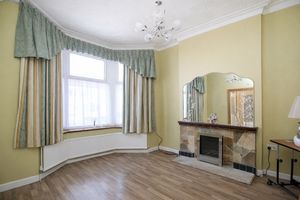 Sitting Room- click for photo gallery